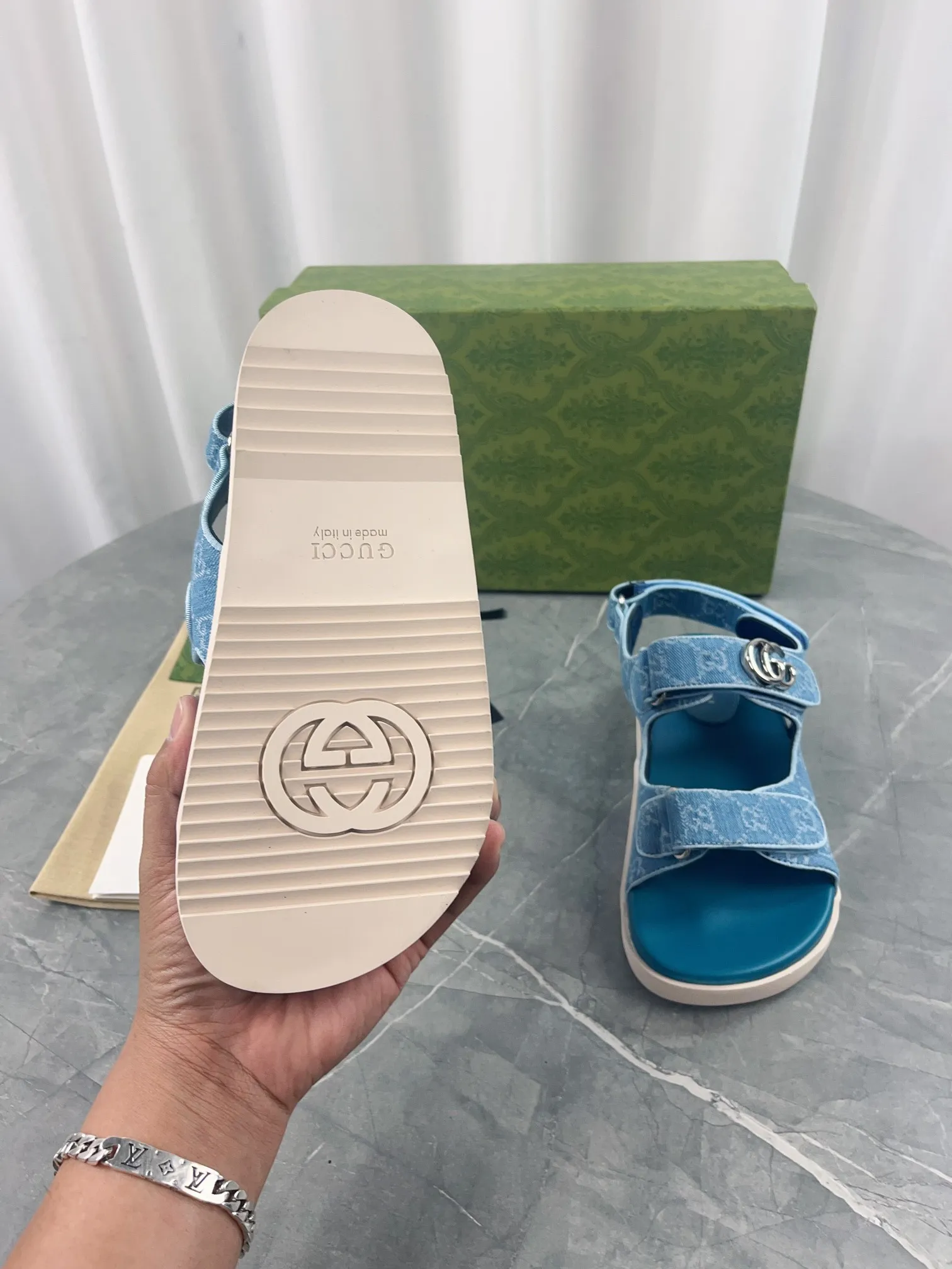 👟👟Ex-factory price 520👟👟 2024 Gucci presbyopic fabric sandals, Gucci special presbyopic canvas fabric with double G metal buckle, fabric: double G presbyopic/imported cowhide, lining: cow lining, outsole: rubber outsole, size: 35-42